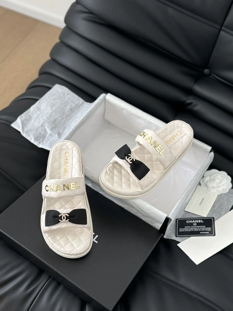 Practical Chxnxl Slippers 117811