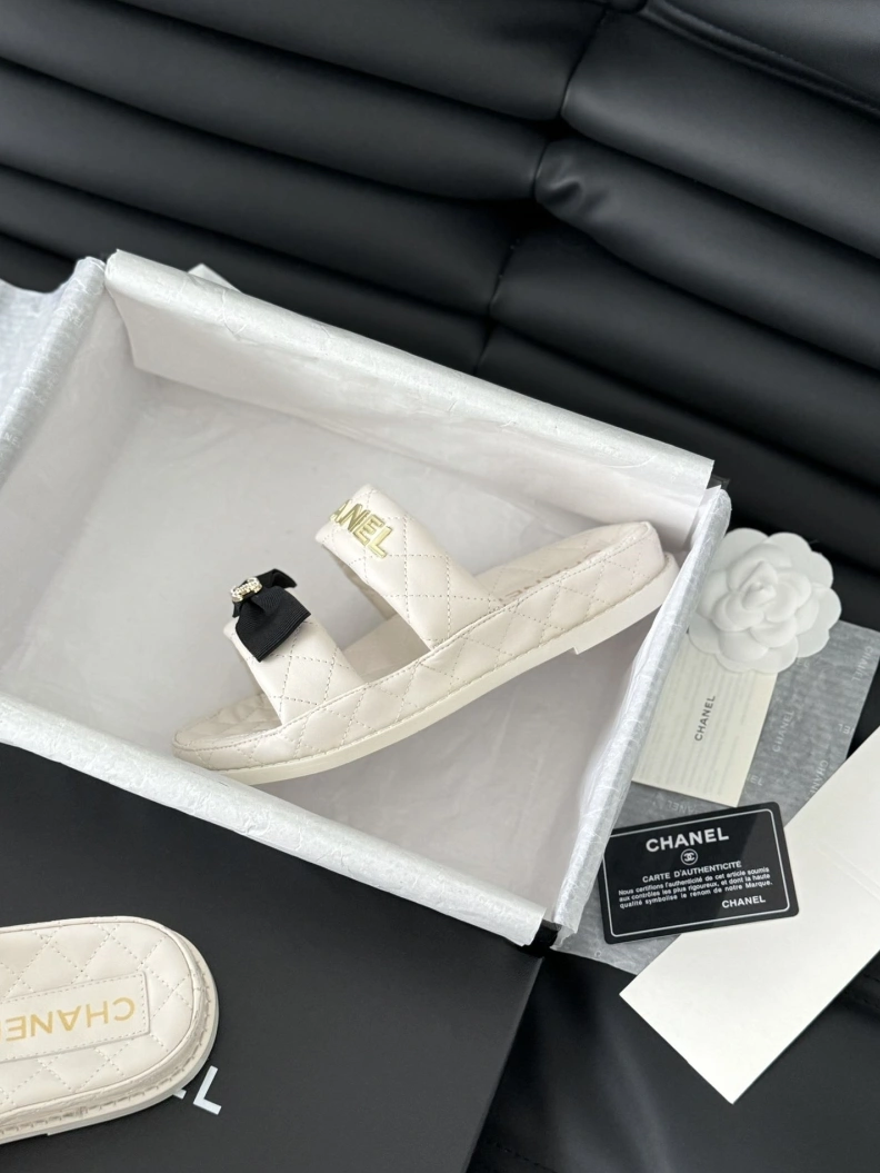 Practical Chxnxl Slippers 117811
