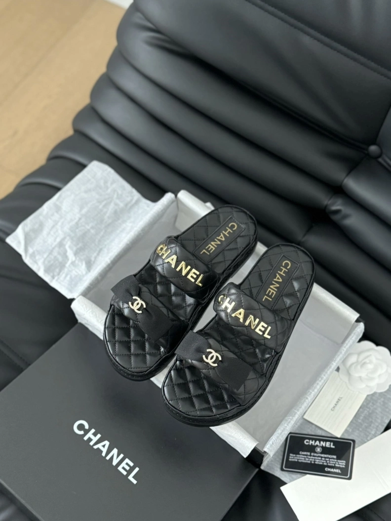 Bright Chxnxl Slippers 117816