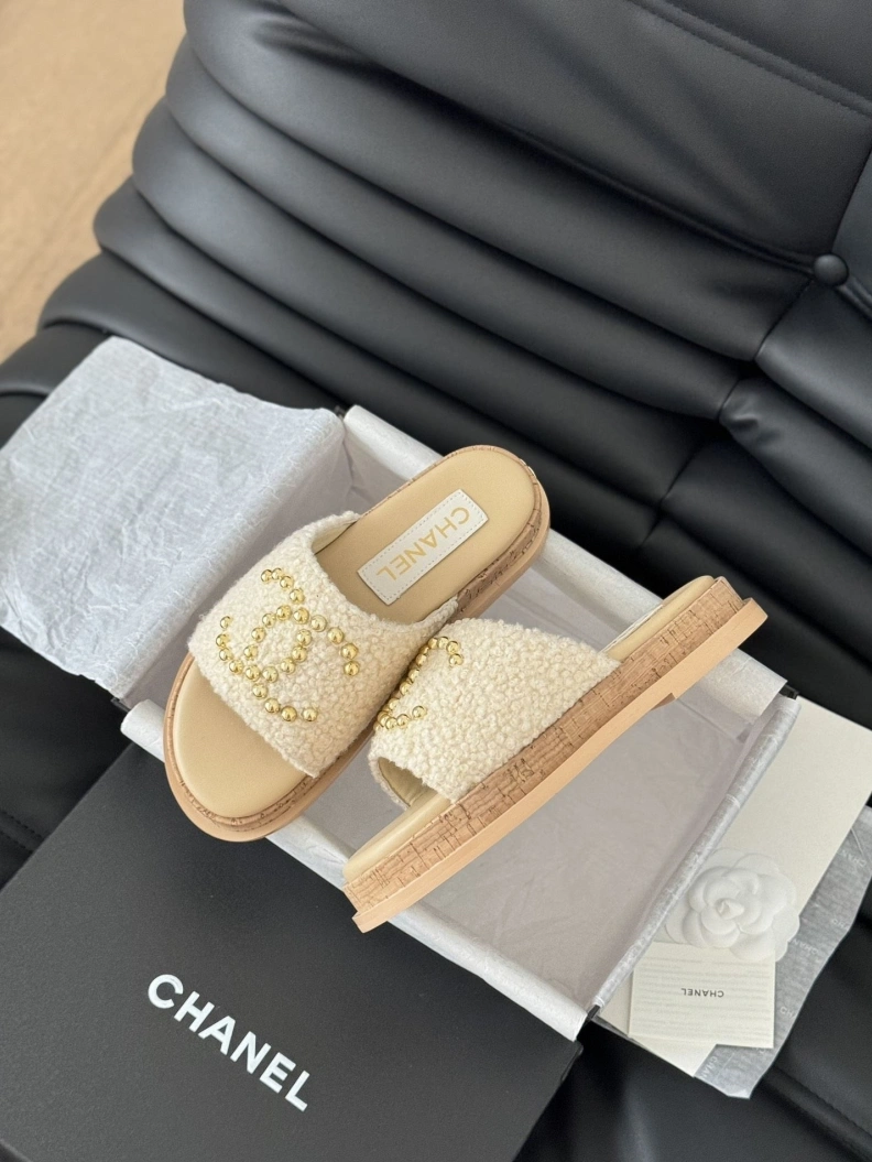 Minimalist Chxnxl Slippers 117831