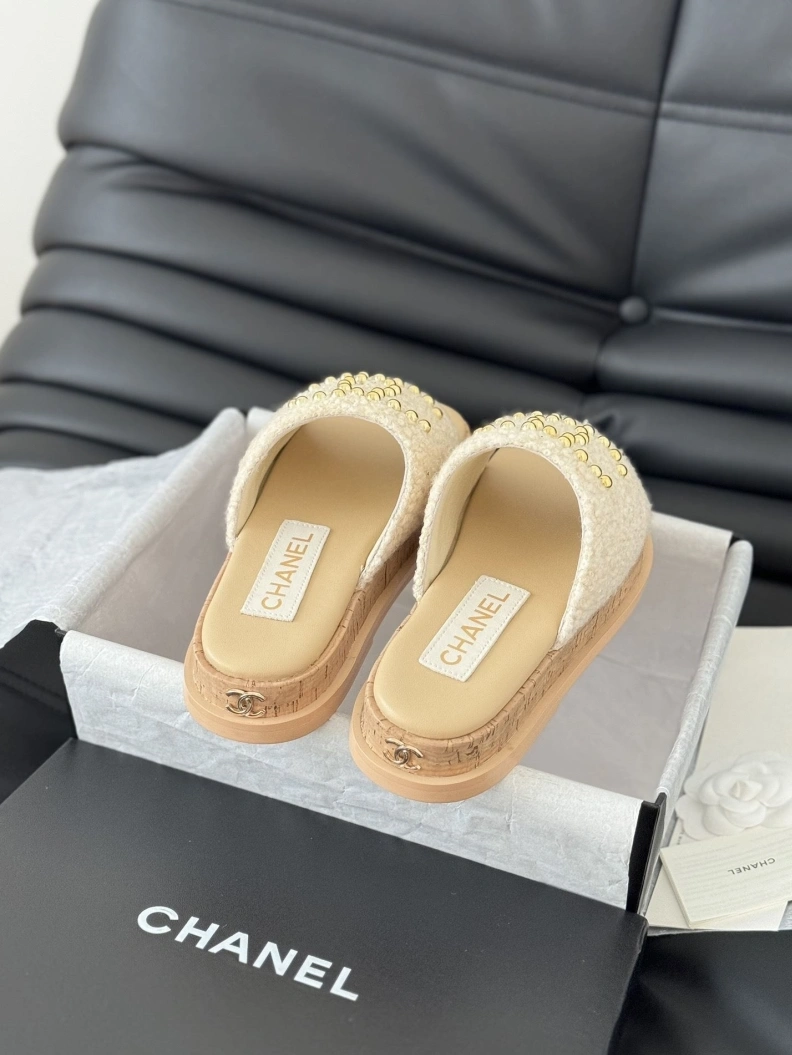 Minimalist Chxnxl Slippers 117831