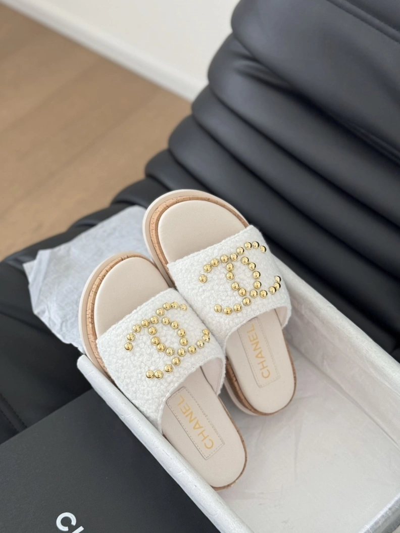 Refined Chxnxl Slippers 117825