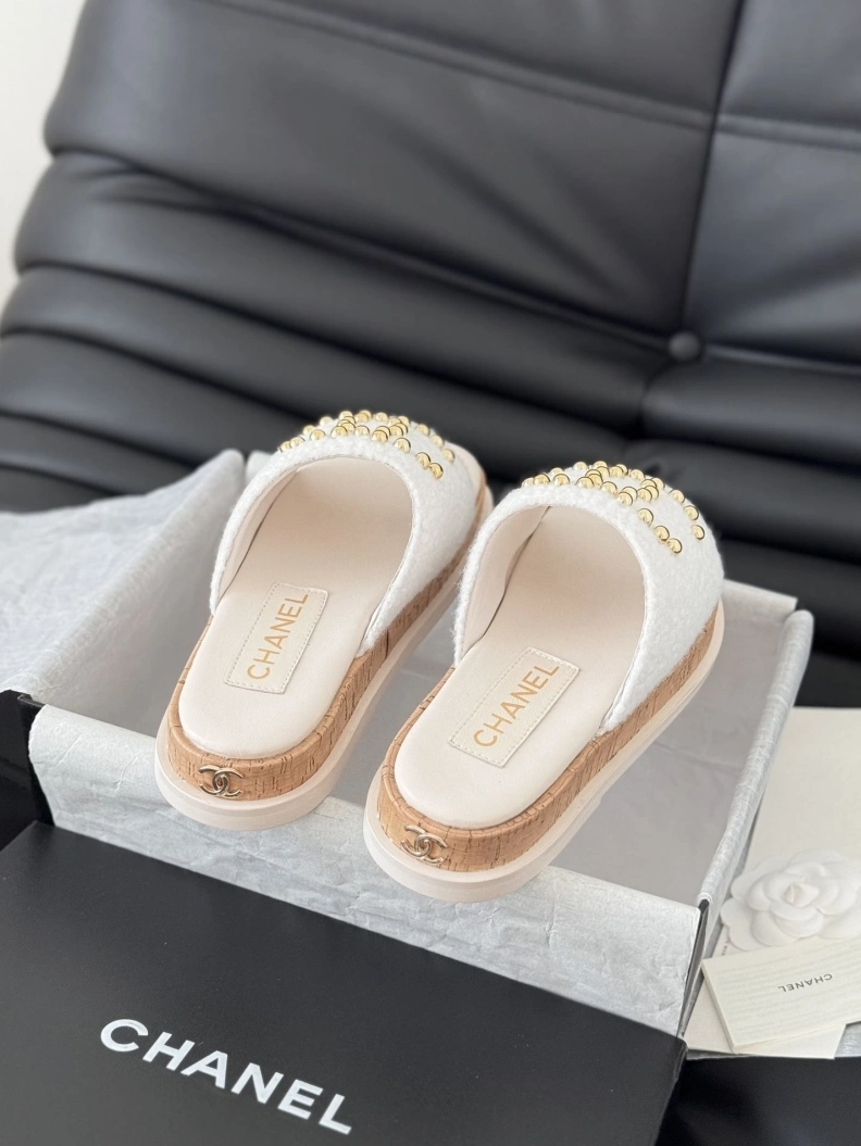 Refined Chxnxl Slippers 117825