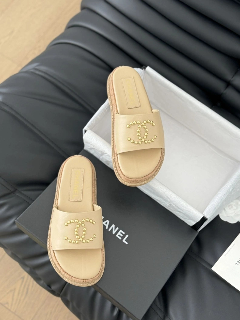 Modern Chxnxl Slippers 117809