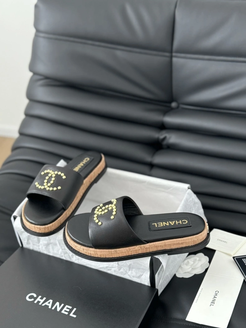 Minimalist Chxnxl Slippers 117824