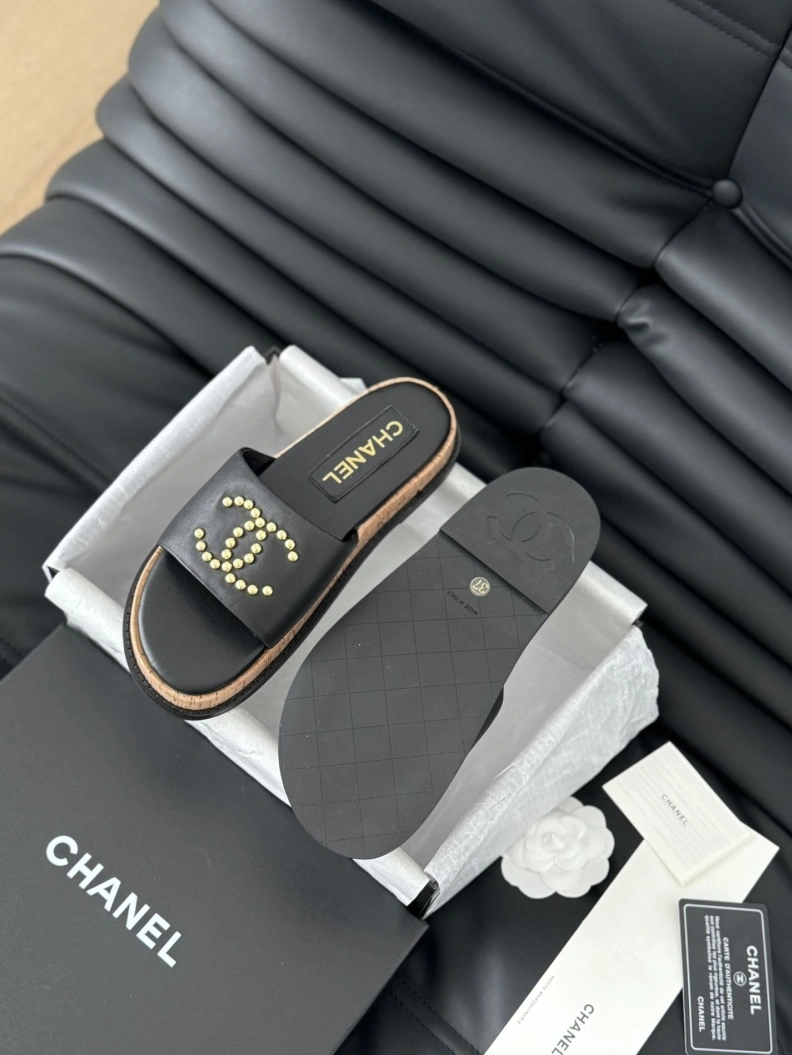 Minimalist Chxnxl Slippers 117824