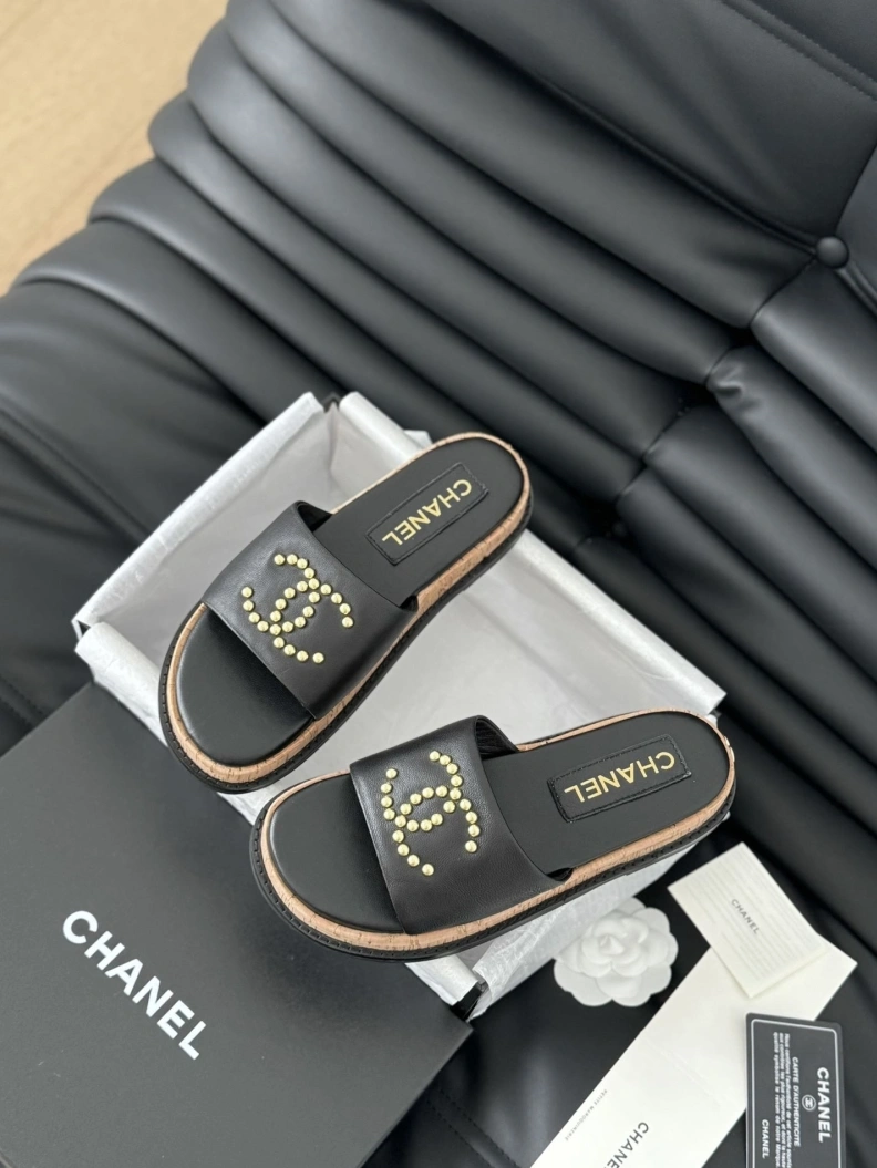 Minimalist Chxnxl Slippers 117824