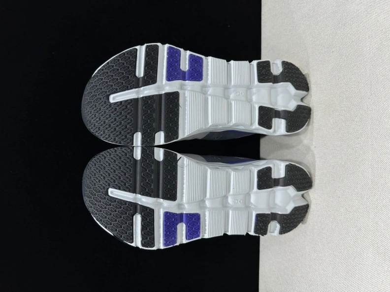 Trendsetting Othxr Sneakers 209157