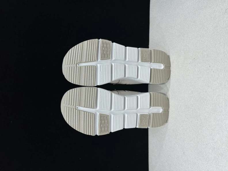 Versatile Othxr Sneakers 209098