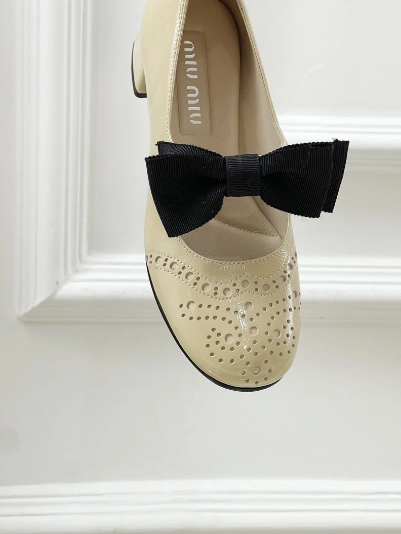 Othxr flat shoes Resilient 209737