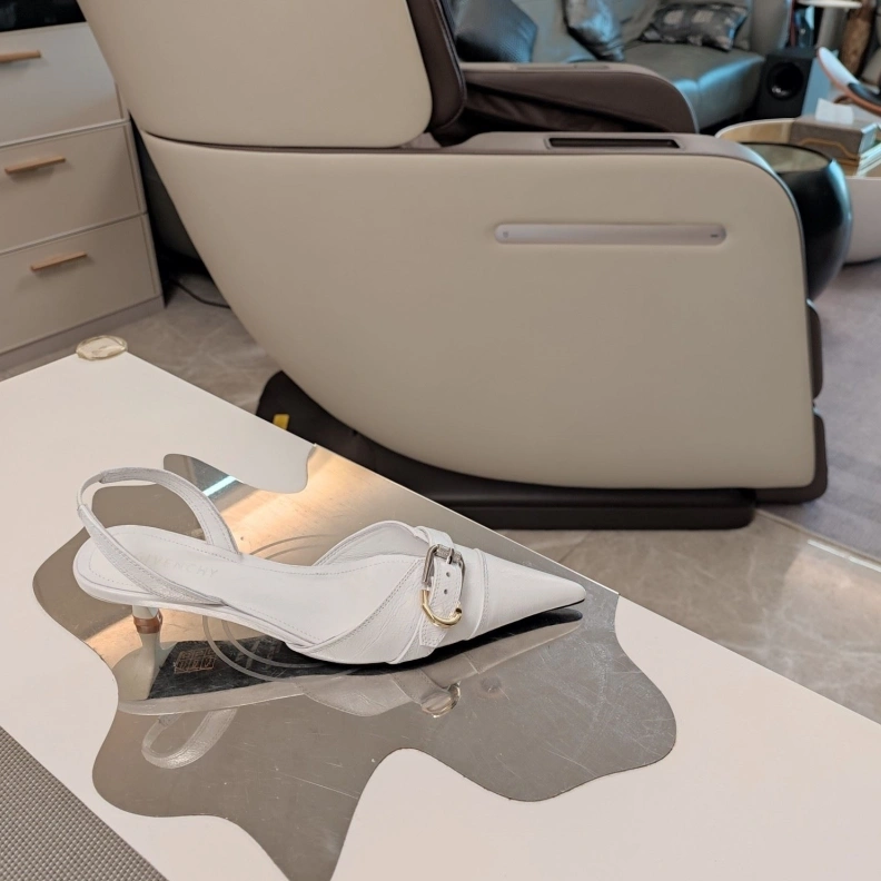 Refined Gxvxnchy Sandals 151777