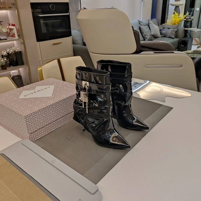 Fashionable Gxvxnchy Boots 151797