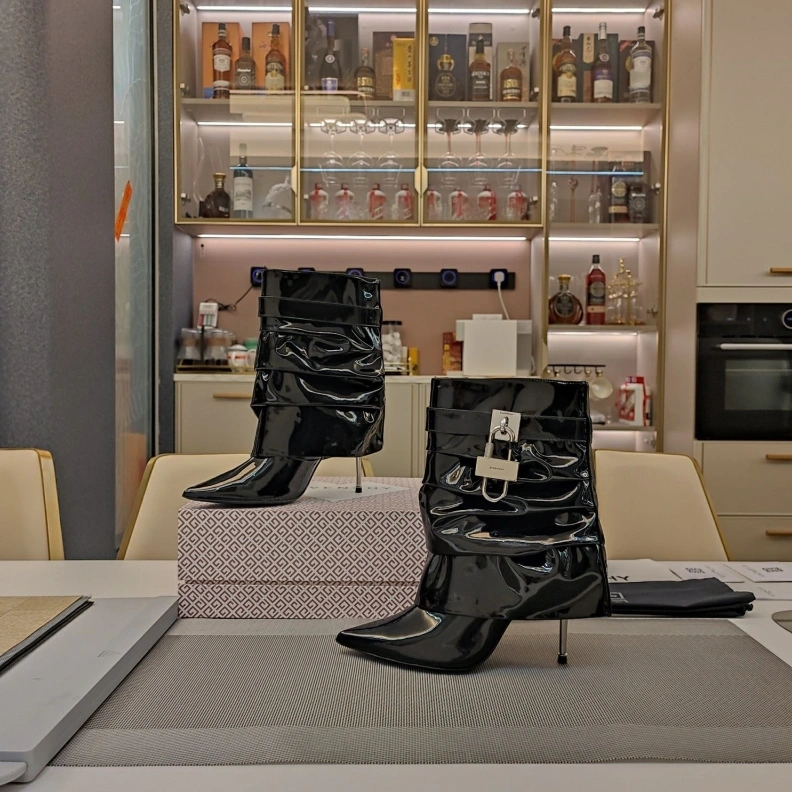 Fashionable Gxvxnchy Boots 151797