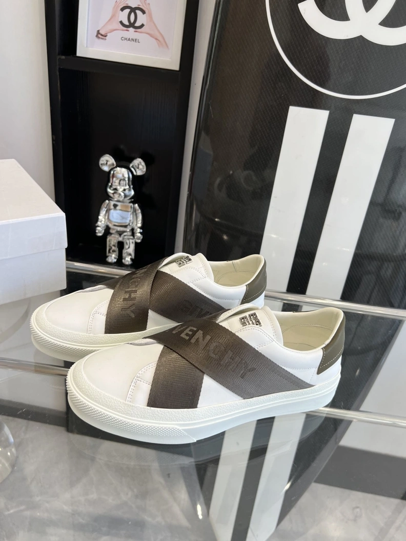Reliable Gxvxnchy Sneakers 151748