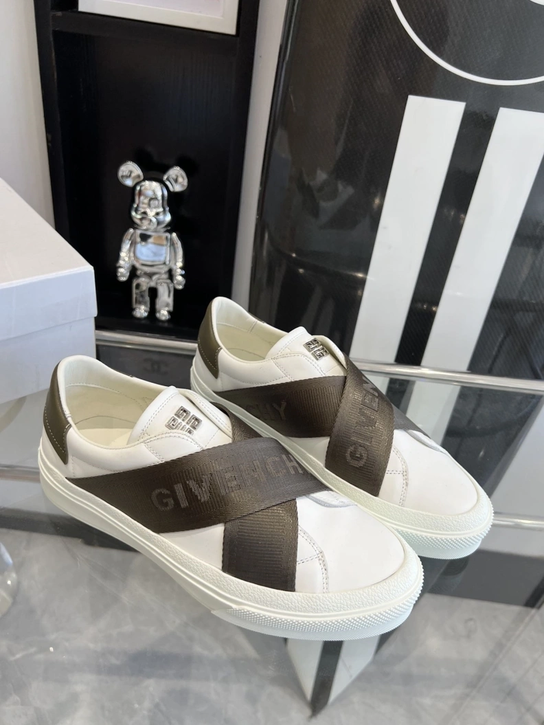 Reliable Gxvxnchy Sneakers 151748