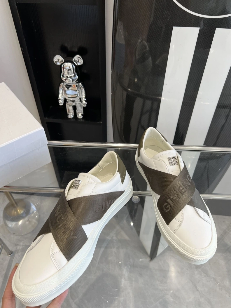 Reliable Gxvxnchy Sneakers 151748