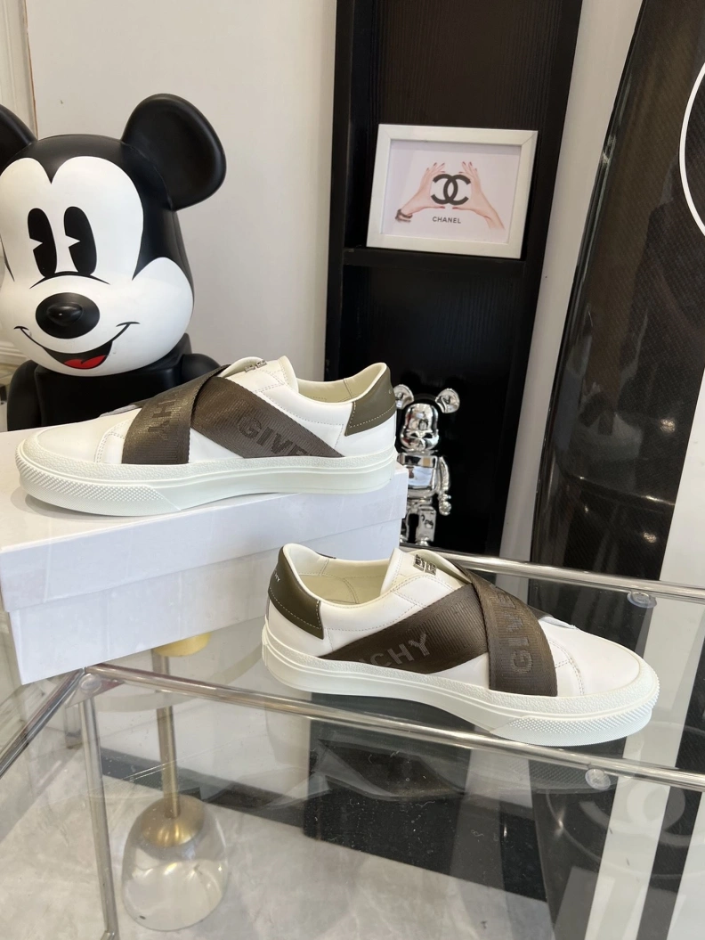 Reliable Gxvxnchy Sneakers 151748