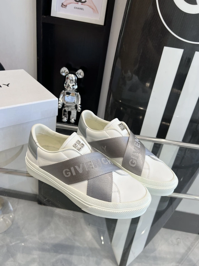 Reliable Gxvxnchy Sneakers 151769