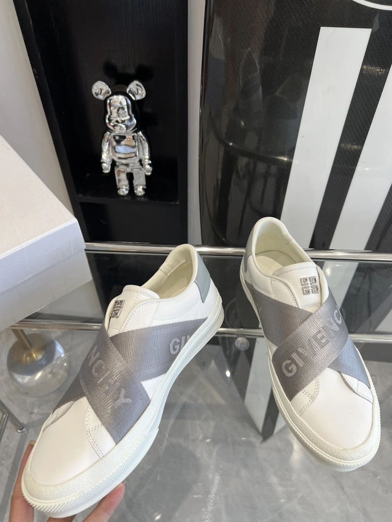 Reliable Gxvxnchy Sneakers 151769