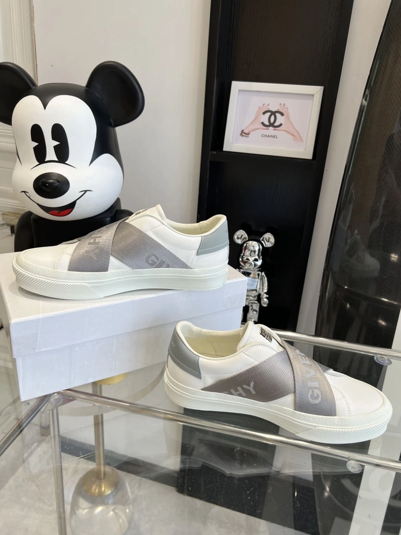 Reliable Gxvxnchy Sneakers 151769