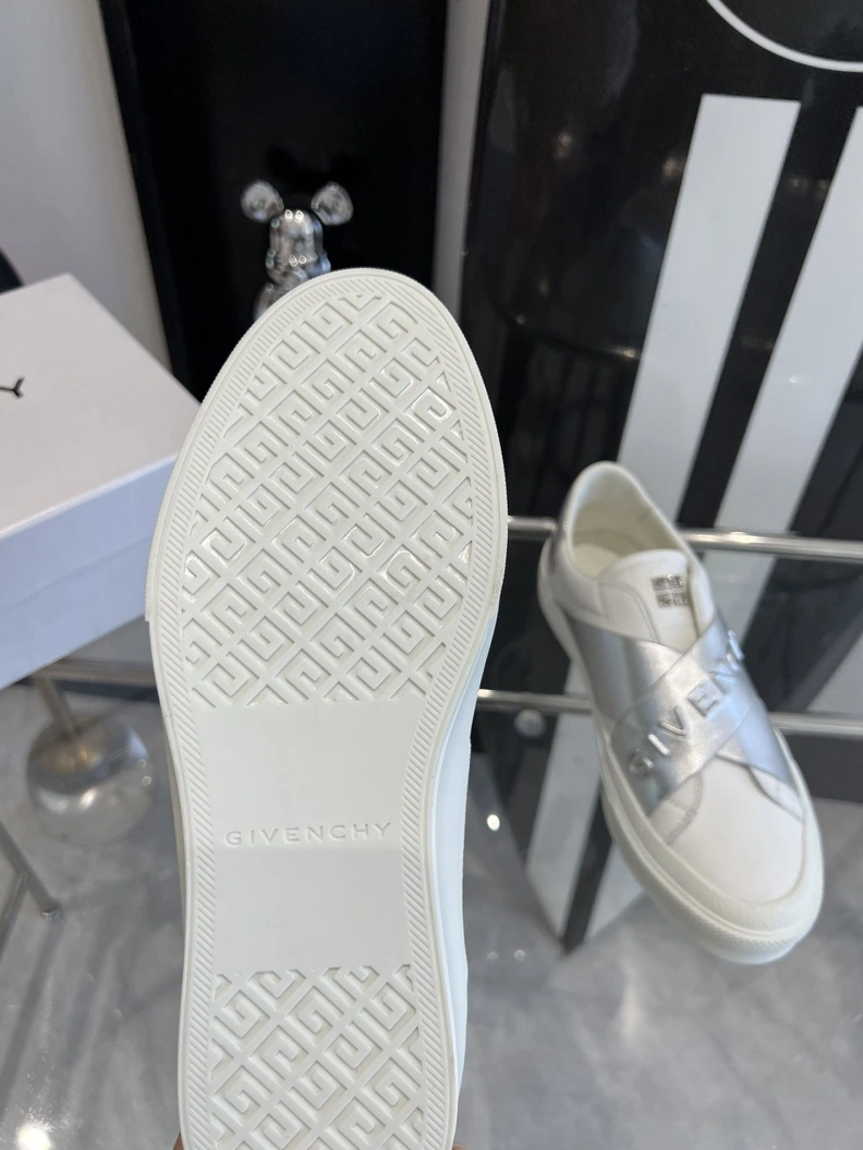 Gxvxnchy Sneakers HighQuality 151746