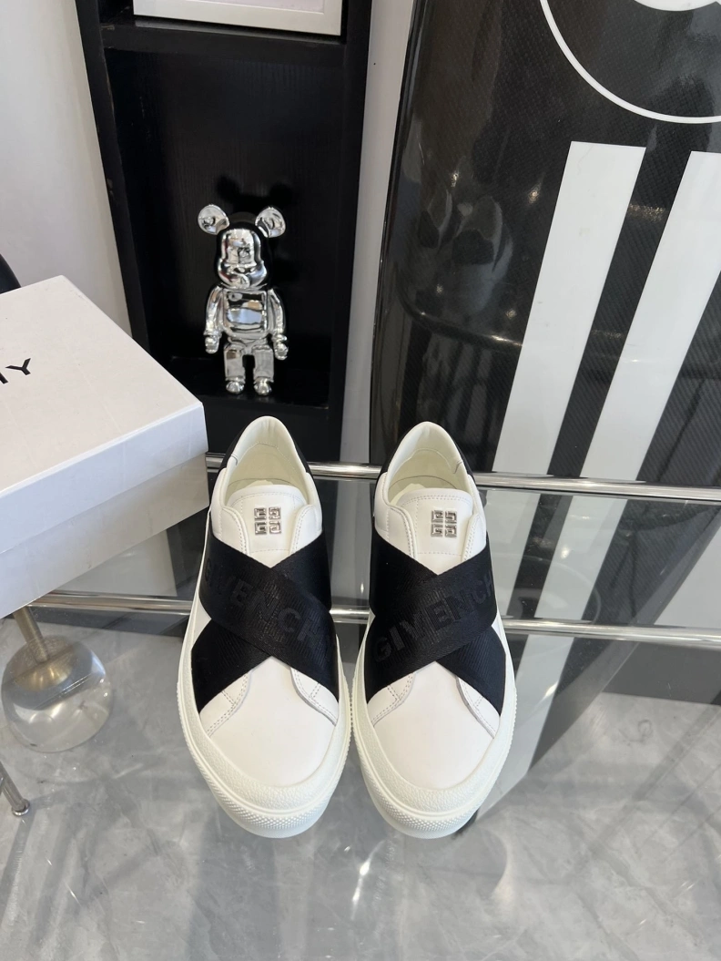 Bright Gxvxnchy Sneakers 151756