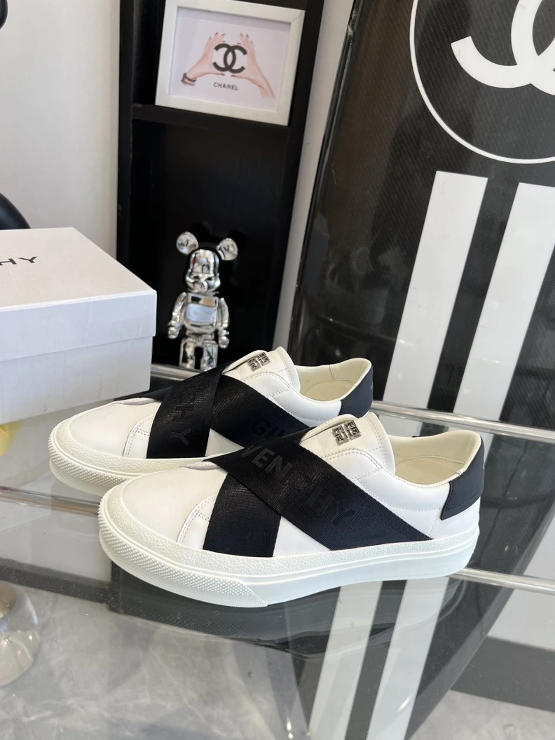 Bright Gxvxnchy Sneakers 151756