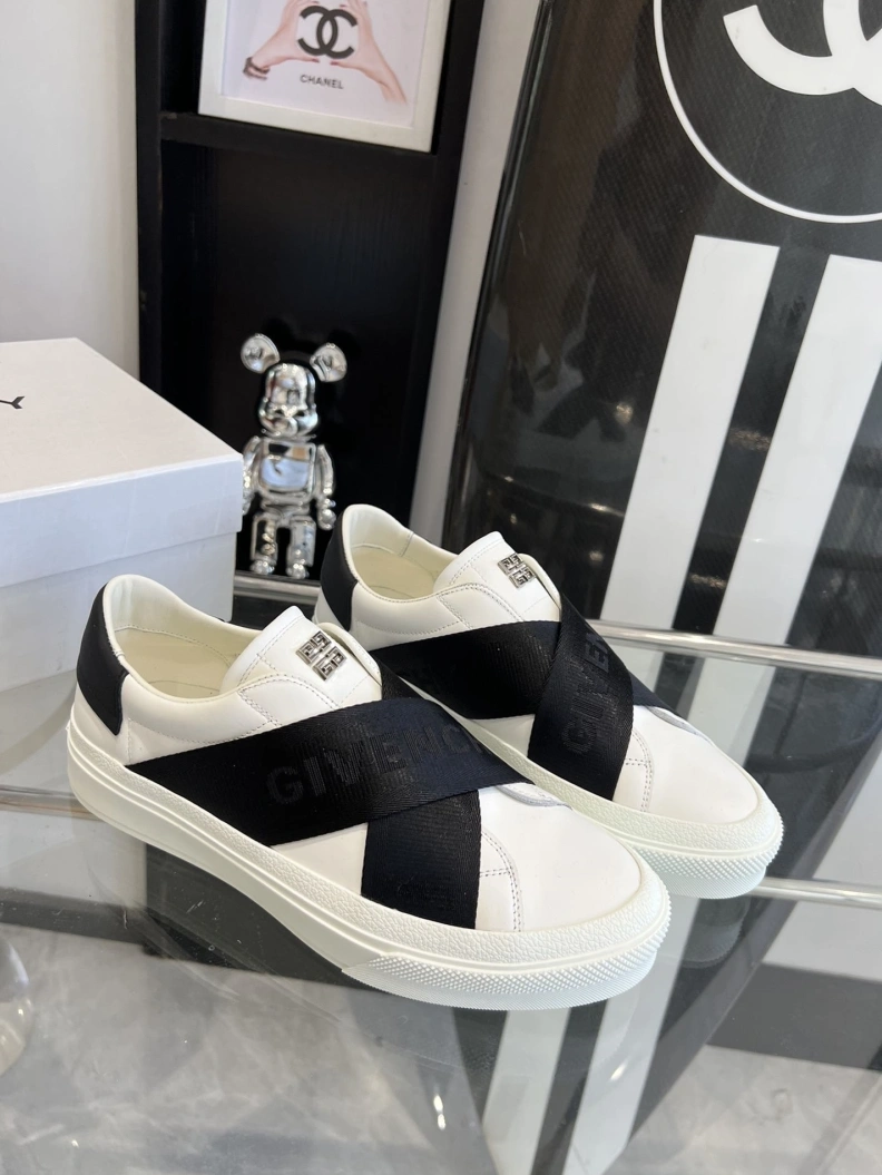 Bright Gxvxnchy Sneakers 151756
