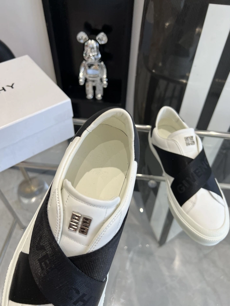 Bright Gxvxnchy Sneakers 151756