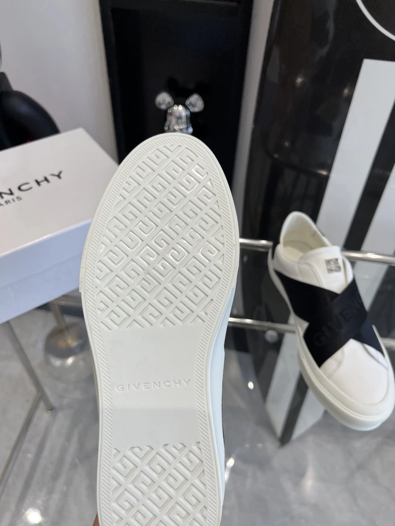 Bright Gxvxnchy Sneakers 151756