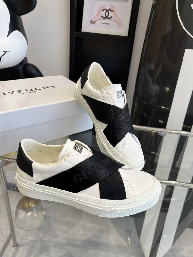 Bright Gxvxnchy Sneakers 151756