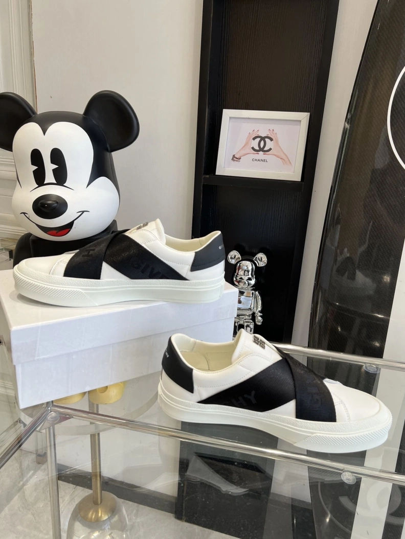 Bright Gxvxnchy Sneakers 151756