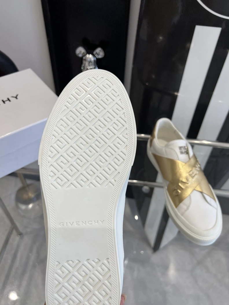 Timeless Gxvxnchy Sneakers 151747