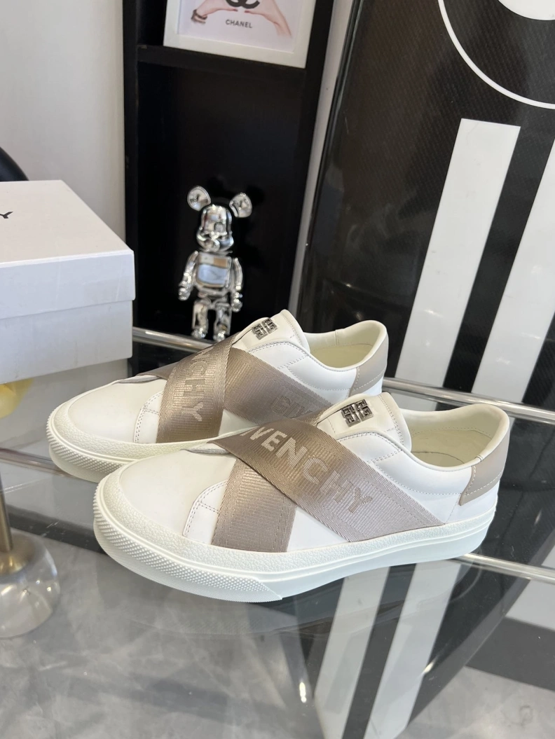 Fashionable Gxvxnchy Sneakers 151752