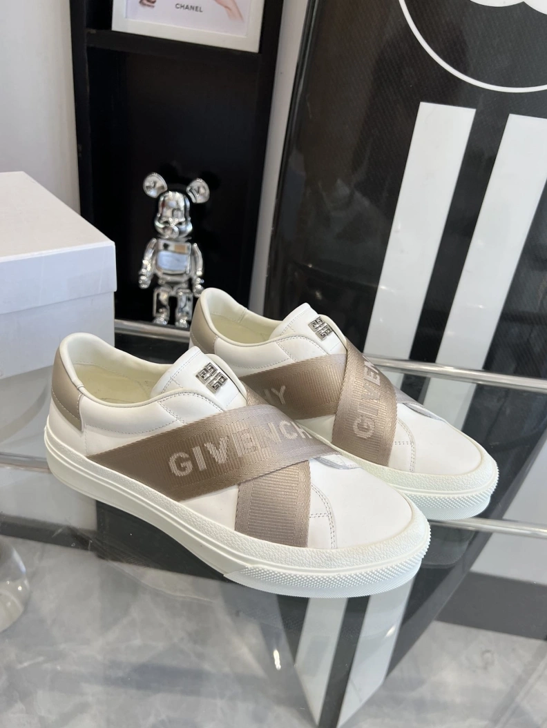 Fashionable Gxvxnchy Sneakers 151752