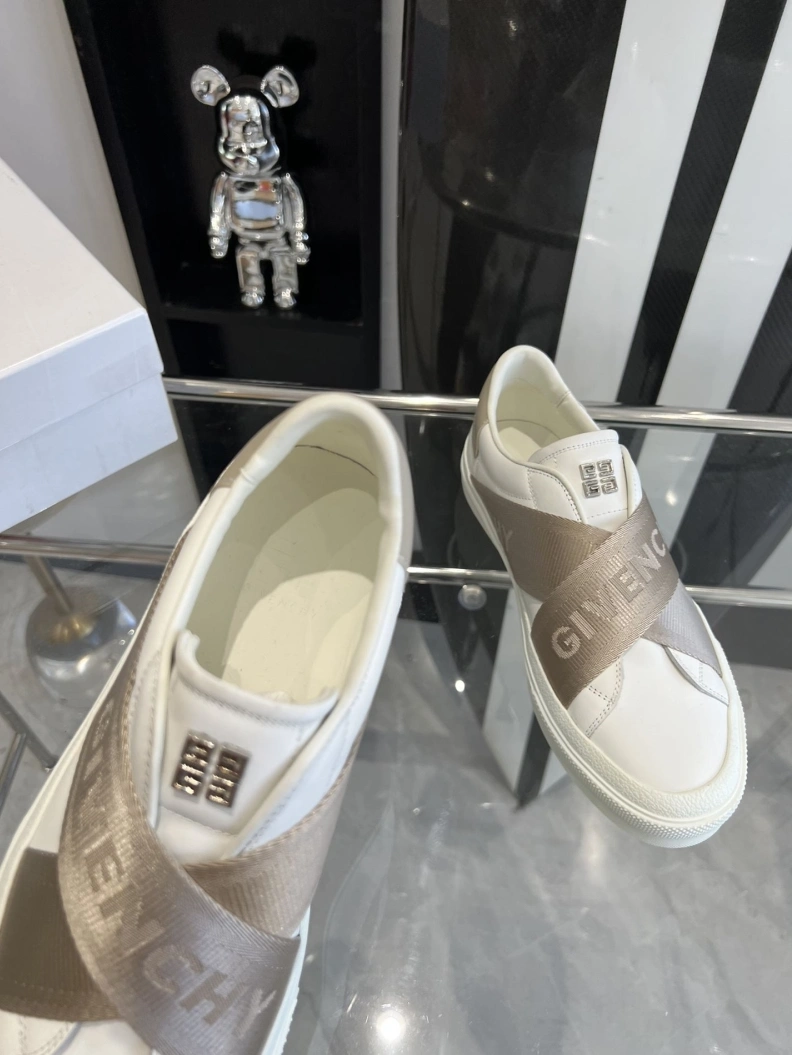 Fashionable Gxvxnchy Sneakers 151752