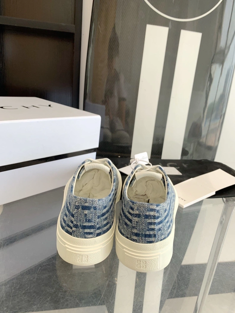 Bold Gxvxnchy Sneakers 151754