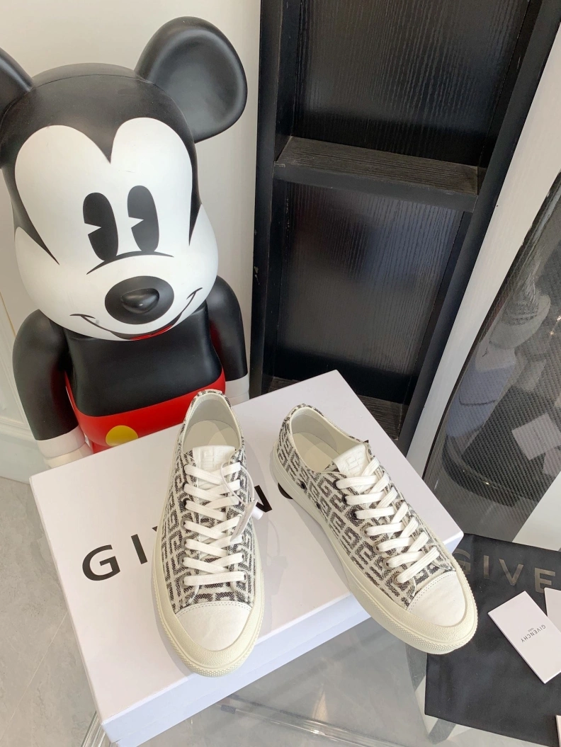 Gxvxnchy Sneakers UrbanStyle 151753