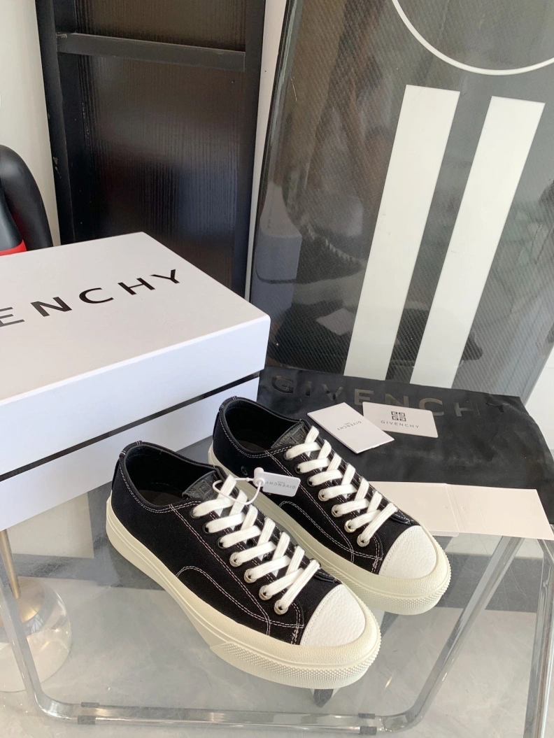 Minimalist Gxvxnchy Sneakers 151759