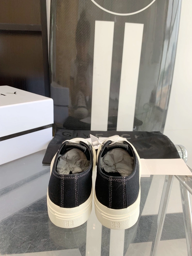 Minimalist Gxvxnchy Sneakers 151759