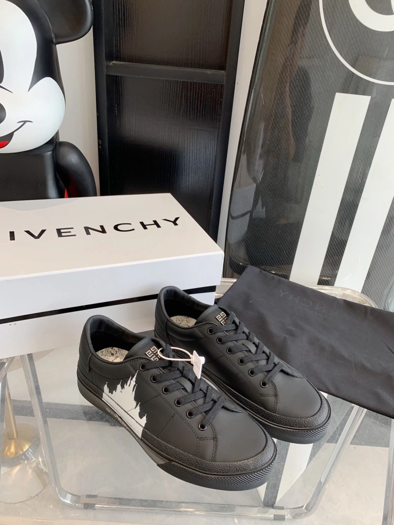 Lightweight Gxvxnchy Sneakers 151764