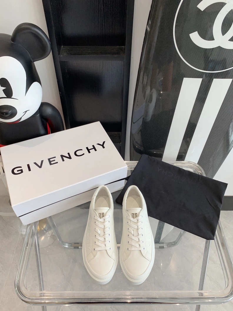 Cozy Gxvxnchy Sneakers 151761