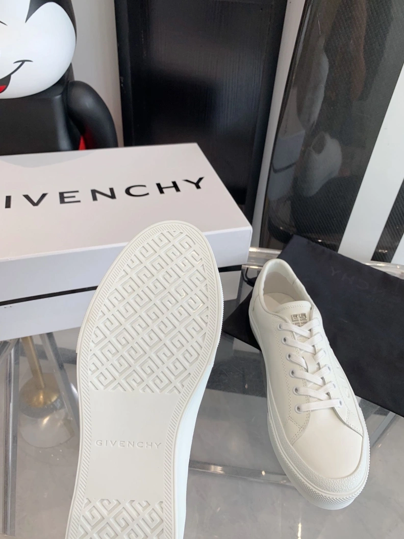 Cozy Gxvxnchy Sneakers 151761
