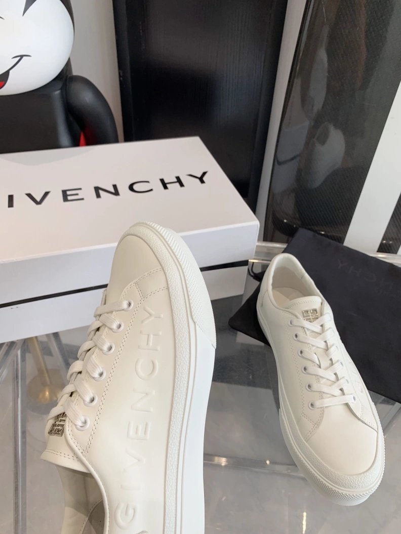 Cozy Gxvxnchy Sneakers 151761