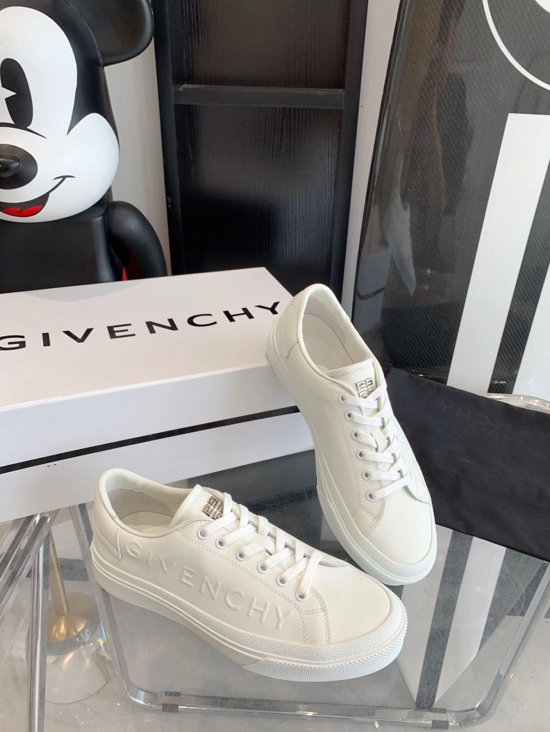 Cozy Gxvxnchy Sneakers 151761