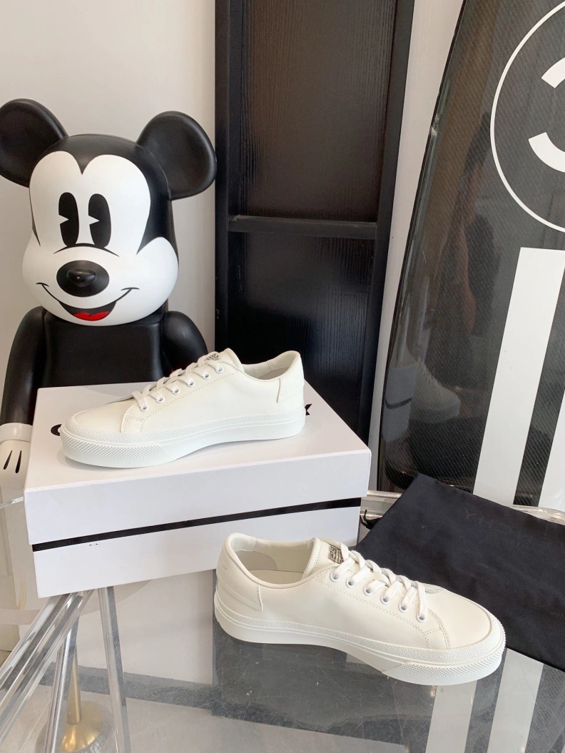 Cozy Gxvxnchy Sneakers 151761