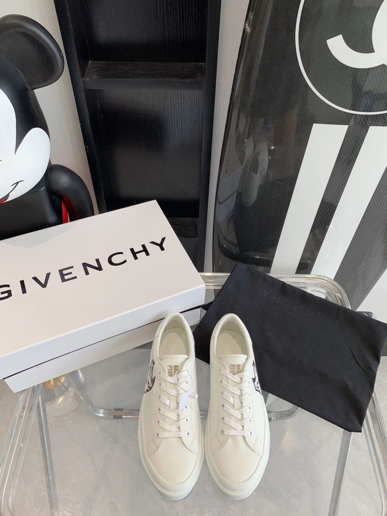 Modern Gxvxnchy Sneakers 151743