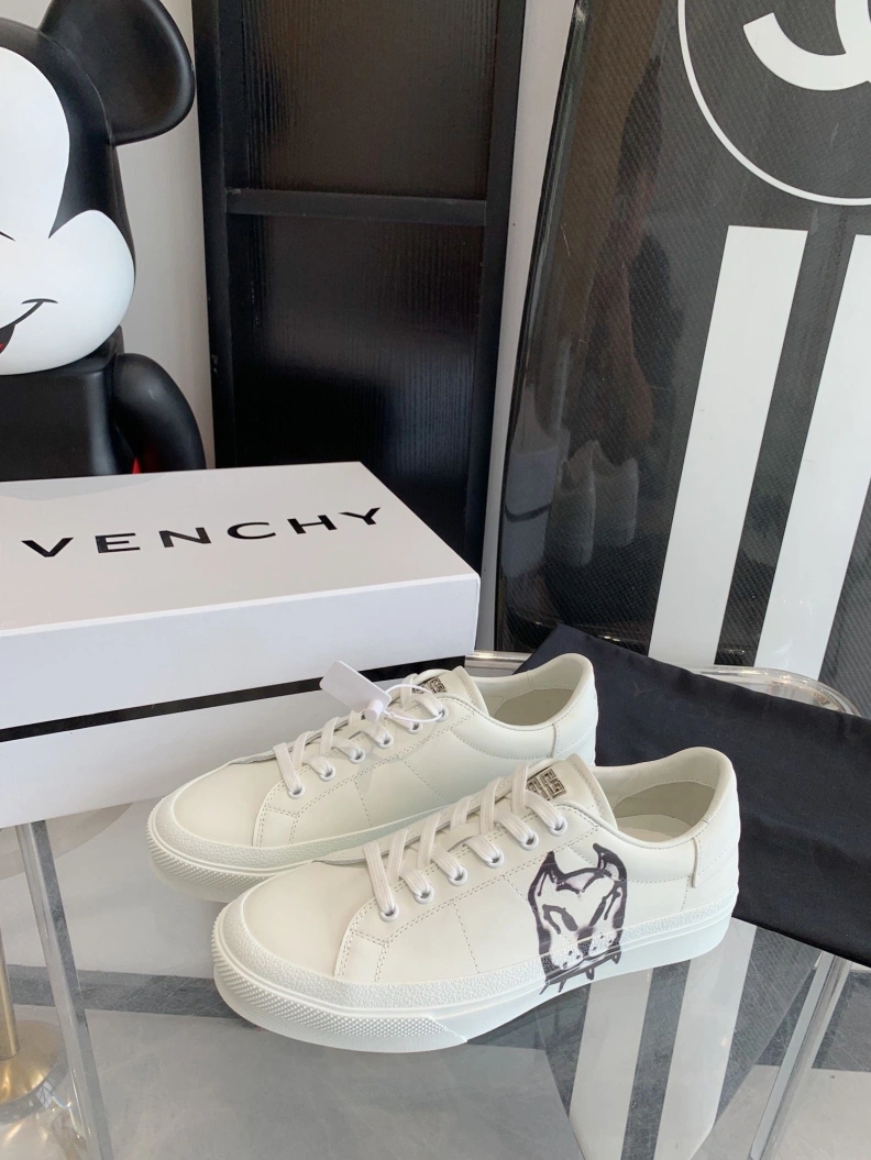 Modern Gxvxnchy Sneakers 151743