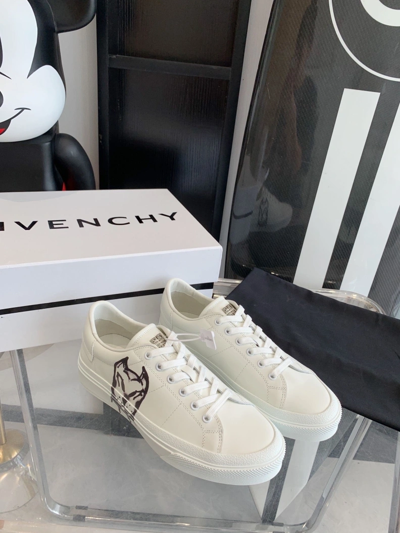 Modern Gxvxnchy Sneakers 151743