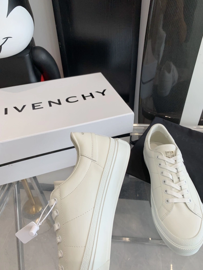 Modern Gxvxnchy Sneakers 151743